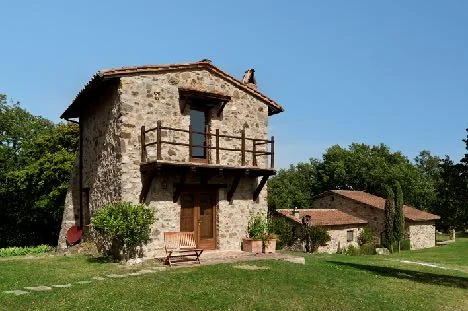 Una delle case in pietra della tenuta